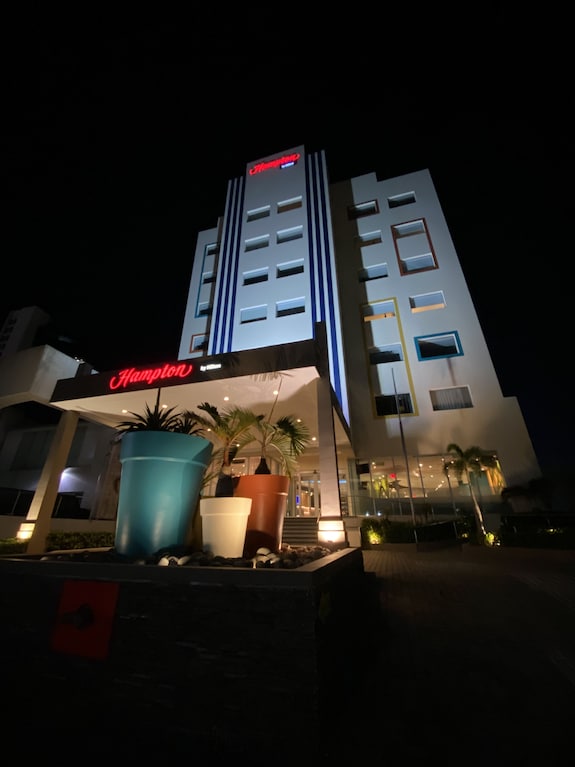 Hampton by Hilton - Image 1