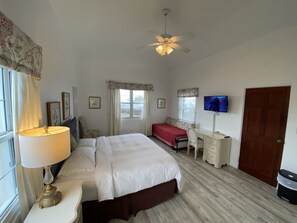 Superior Suite (Executive Quad Deluxe Suite) - Edgehill Manor Guest House (Pembroke Parish)