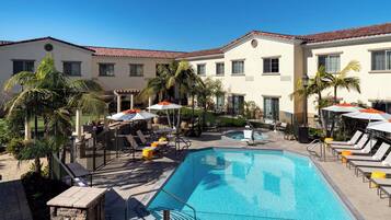 Kolam renang outdoor