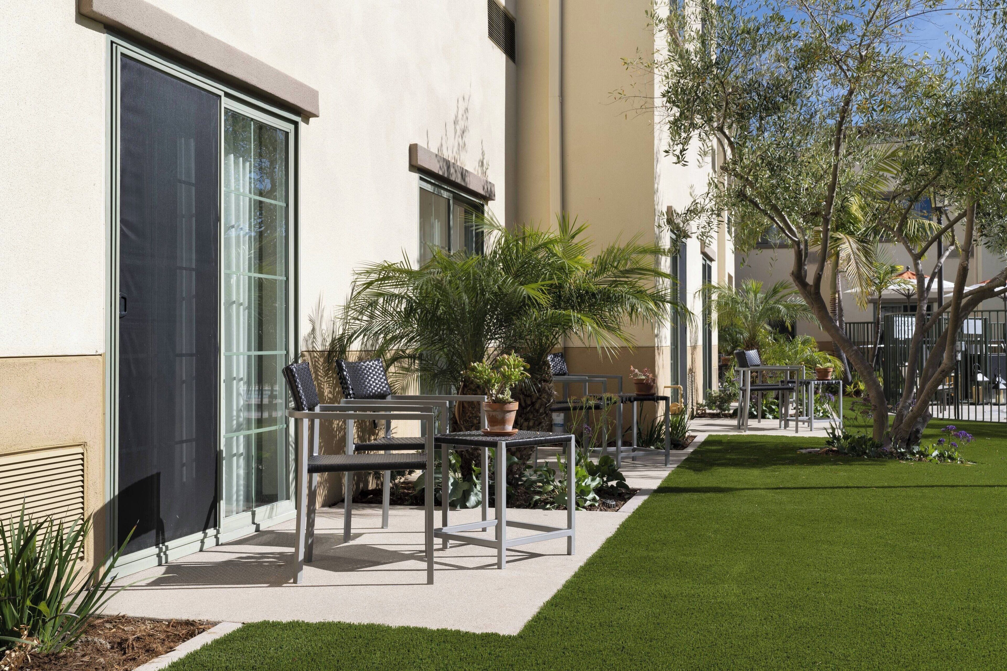 room, 2 queen beds, courtyard view | view from room