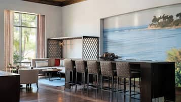 Lobby lounge