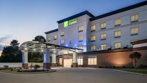 A Holiday Inn Express hotel with a covered entrance, brick facade, and multiple windows. - Holiday Inn Express Richmond by IHG (Richmond)