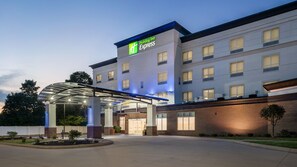 Exterior - Holiday Inn Express Richmond by IHG (Richmond)