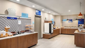 Desayuno para llevar diario (USD 10.00 por persona)