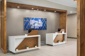 Reception - Holiday Inn Express Richmond by IHG (Richmond)