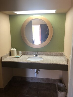 Bathroom sink - Relax Inn Guin (Guin)