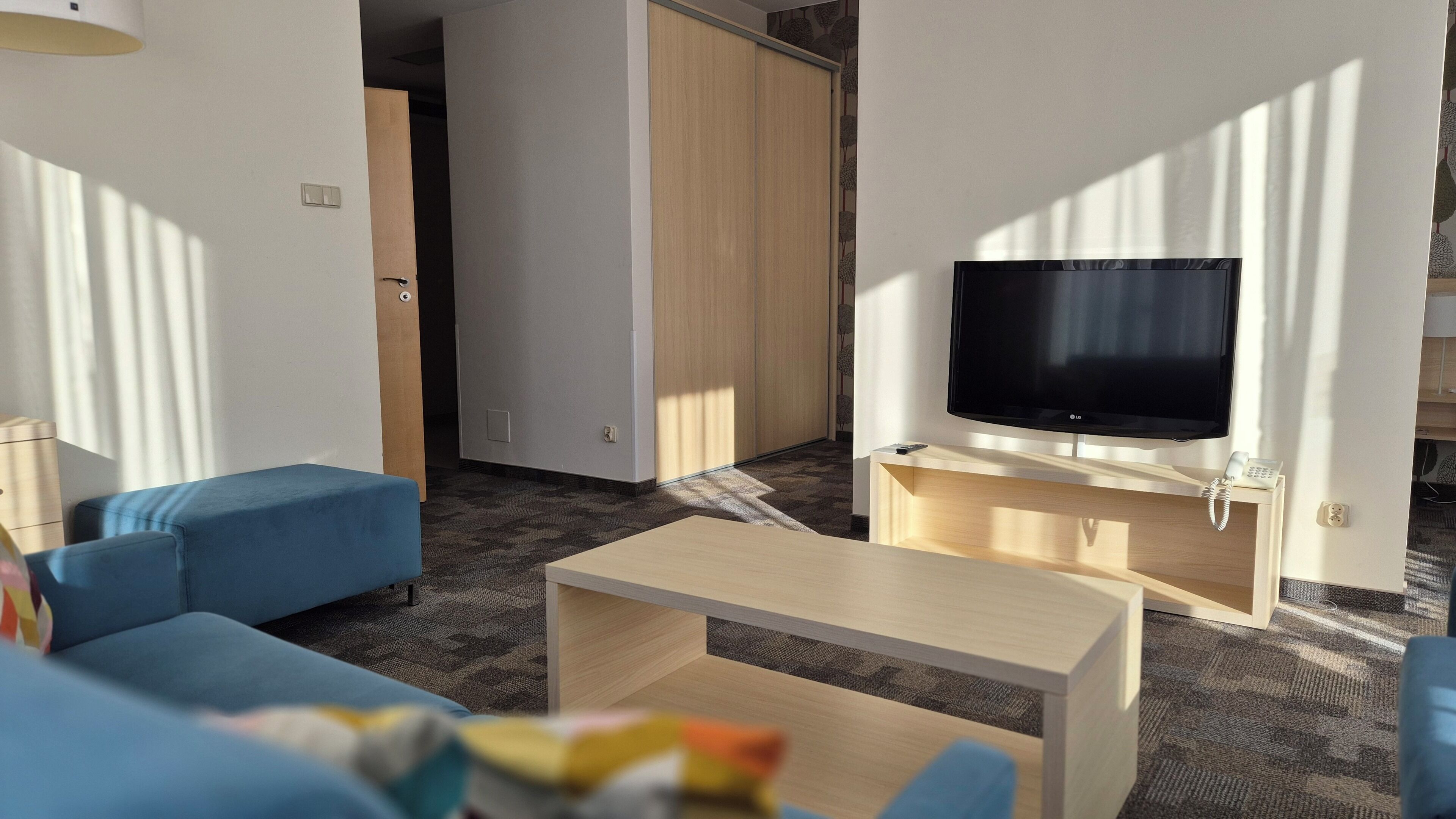 Coffres-forts dans les chambres, fer et planche à repasser