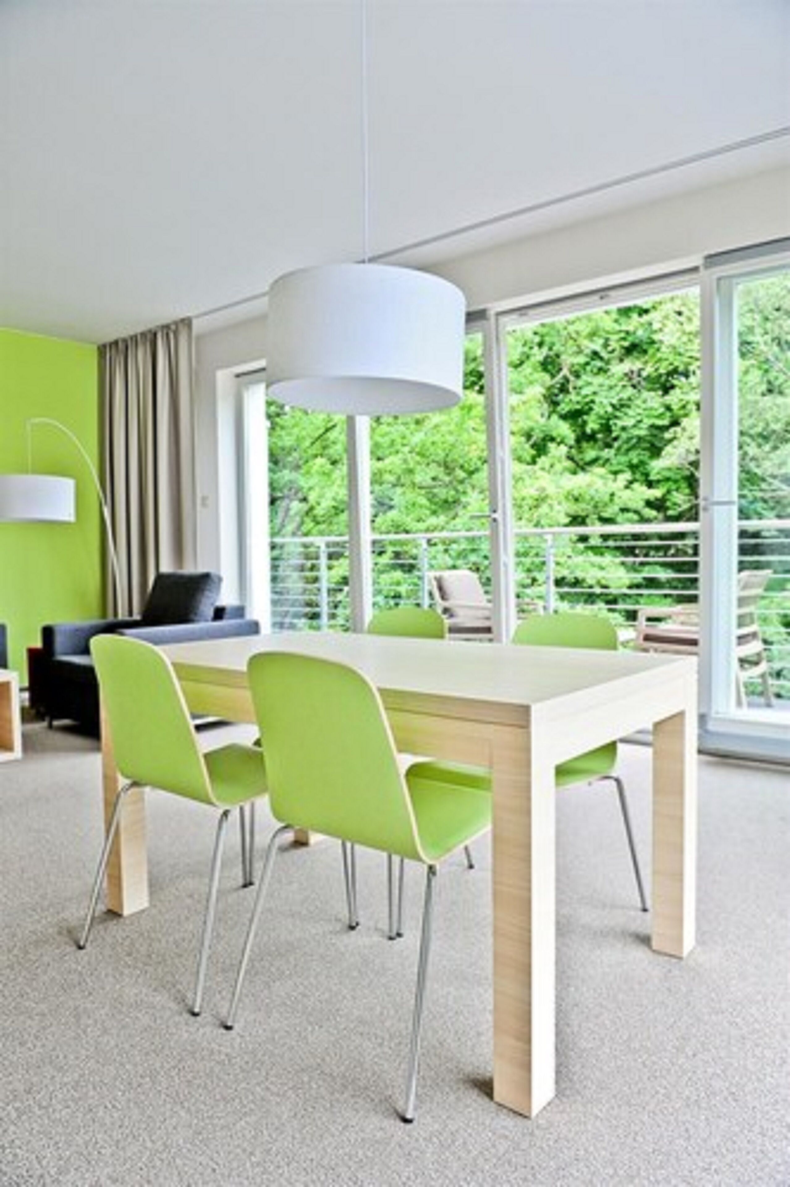 Comfort Suite, 1 Queen Bed, Kitchenette (Living Room) | In-room dining