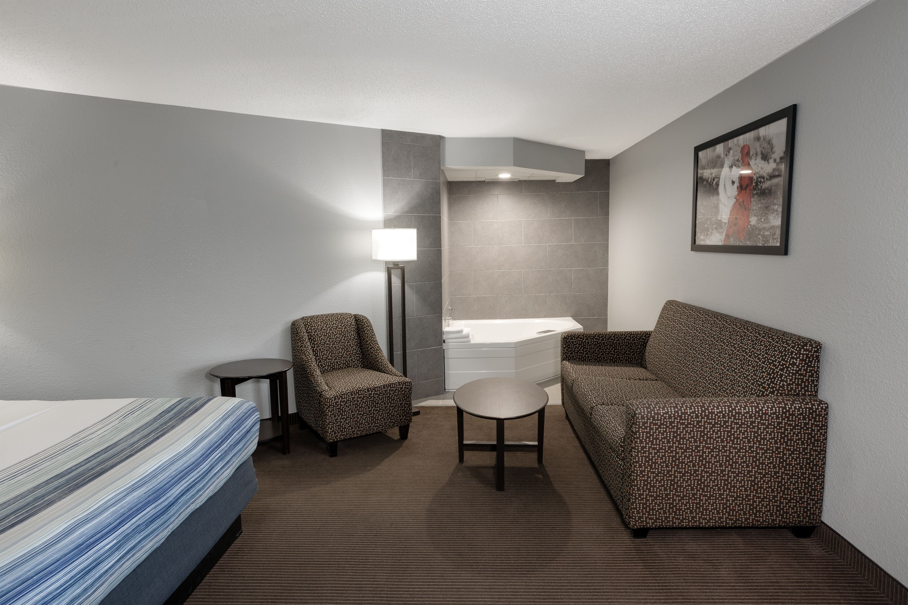 deluxe studio suite, 1 king bed, non smoking | premium bedding, desk, blackout curtains, soundproofing