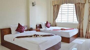 Habitación Deluxe con 2 camas individuales, 2 camas individuales | Ropa de cama de alta calidad, edredón, escritorio y cortinas blackout