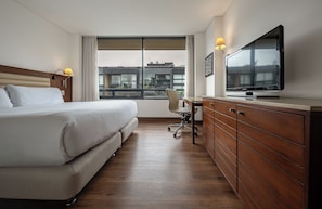 Standard-Doppelzimmer | 1 Schlafzimmer, hochwertige Bettwaren, Zimmersafe, Schreibtisch