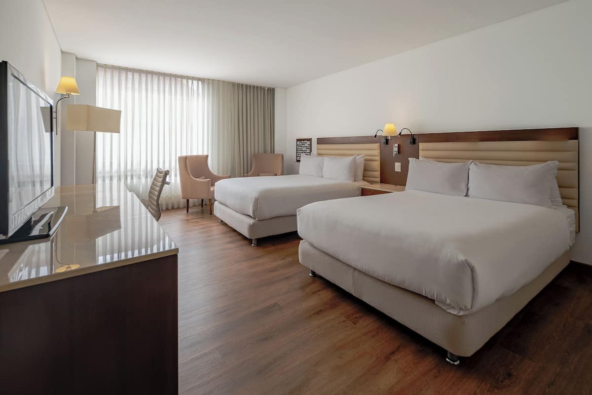 Twin Room | Premium bedding, in-room safe, desk, laptop workspace