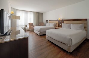 Habitación con 2 camas individuales | Ropa de cama de alta calidad y caja de seguridad en la habitación 