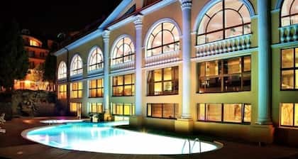 Royal Grand Hotel (Truskavets)