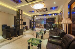 Lobby - Dewdrop Intercity Hotel (New Delhi)