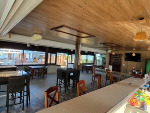 Bar (on property) - Island Magic Beach Resort (Caye Caulker)