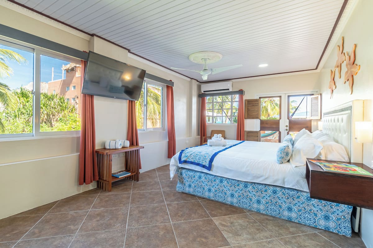 King Pool View | In-room safe, blackout drapes, iron/ironing board, rollaway beds