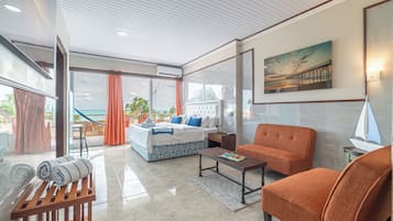 Premium View | Caja de seguridad en la habitación y cortinas blackout