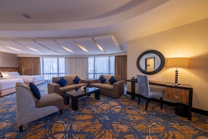 Family Suite | 1 bedroom, minibar, in-room safe, blackout drapes