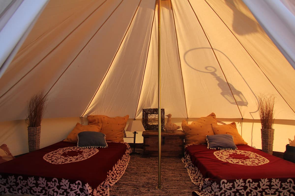 Tent | Luxe beddengoed, individueel gedecoreerd, individueel gemeubileerd