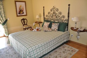 Premium bedding, individually decorated, individually furnished - Herdade da Lameira Country Hotel (Alter do Chão)
