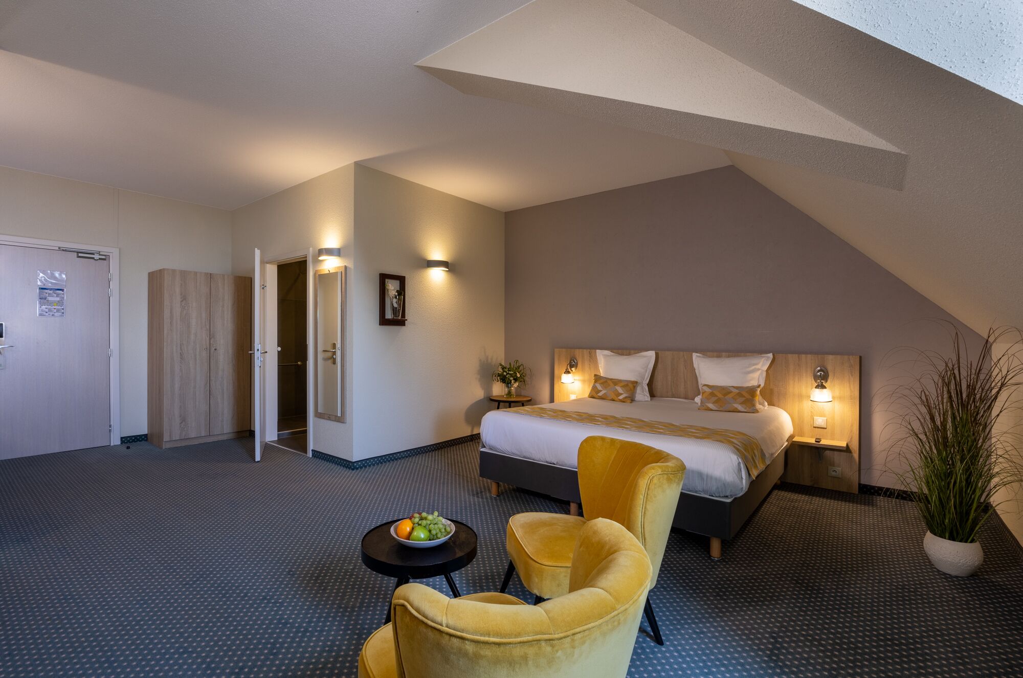 triple room | desk, iron/ironing board, free cots/infant beds, free wifi