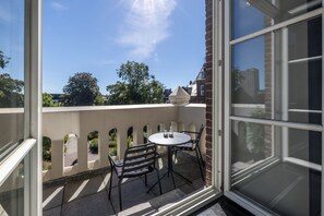 Deluxe Room | Balcony