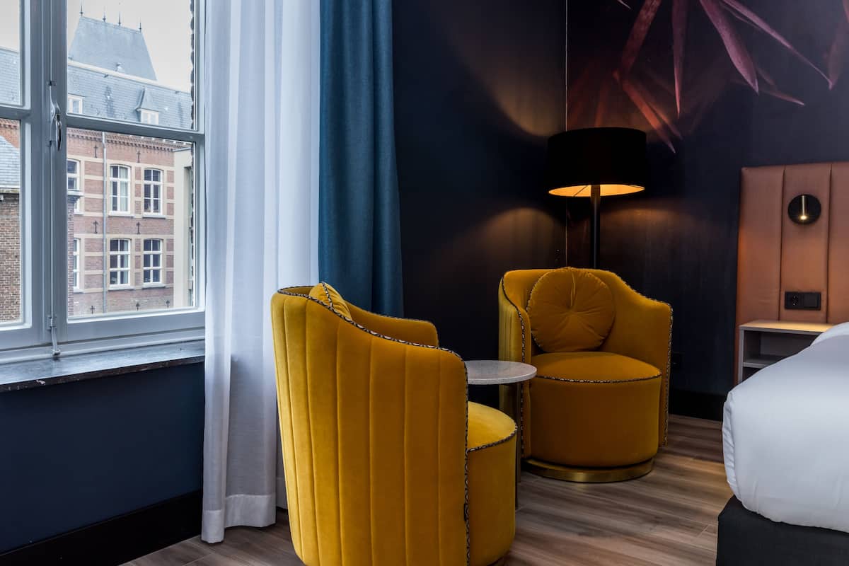 classic double room | 1 bedroom, hypo-allergenic bedding, pillow-top beds, minibar