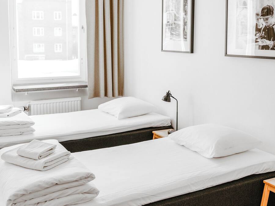 Twin Room, Shared Bathroom | Hypo-allergenic bedding available, desk, laptop workspace