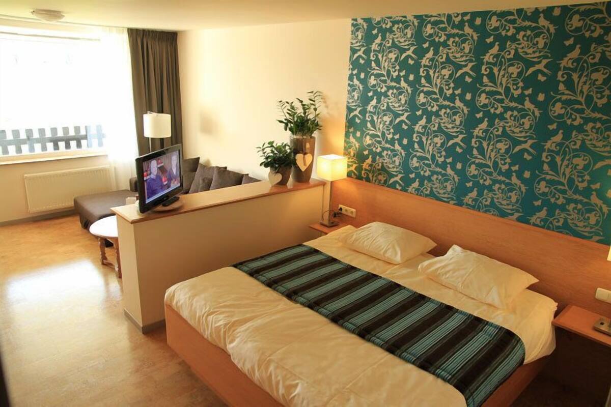 In-room safe, desk, blackout curtains, free WiFi