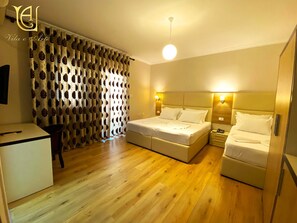 Quarto triplo standard | Frigobar, individualmente mobiliados, Wi-Fi de cortesia, roupa de cama