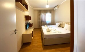 Family Quadruple Room | Minibar, individually furnished, free WiFi, bed sheets - Hotel Vila e Arte (Tirana)
