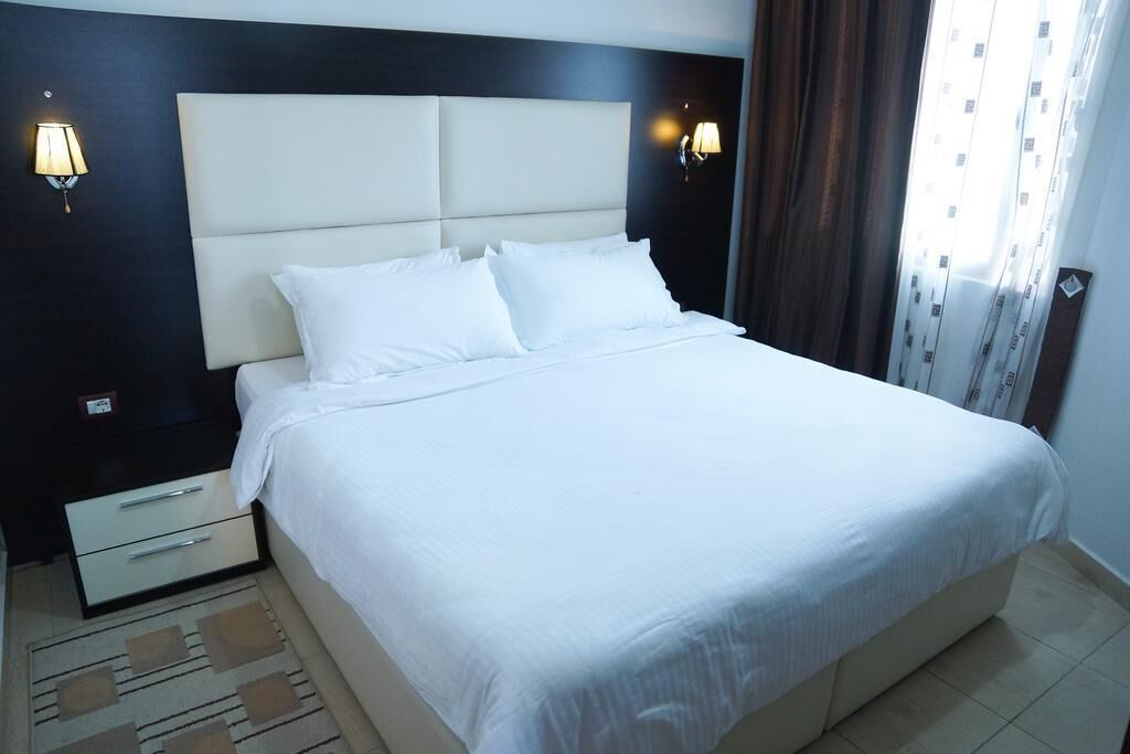 Minibar, WiFi (free), individually furnished, bed sheets
