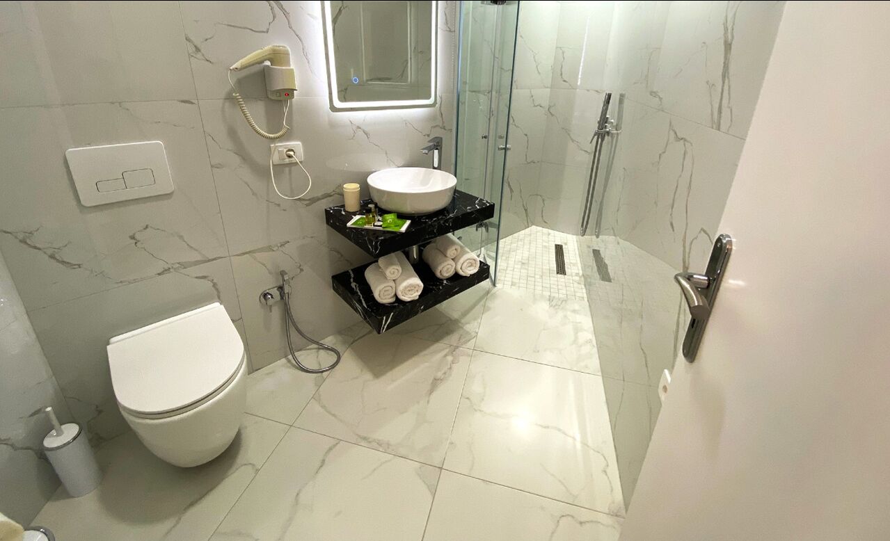 superior double room | bathroom | free toiletries, hair dryer, bathrobes, slippers