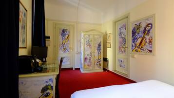 Draps italiens Frette, matelas Select Comfort, minibar