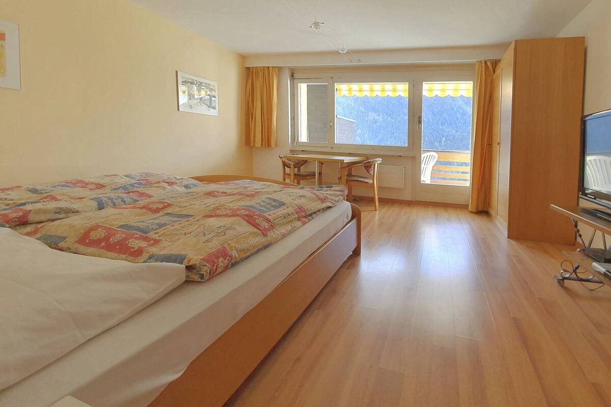Classic Studio, Non Smoking, Mountain View | Laptop workspace, blackout drapes, individually decorated