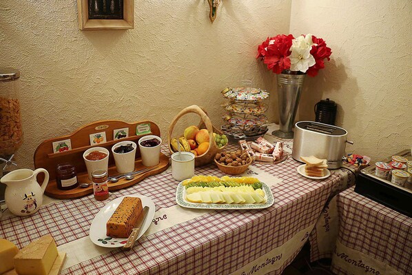 Daily buffet breakfast for a fee