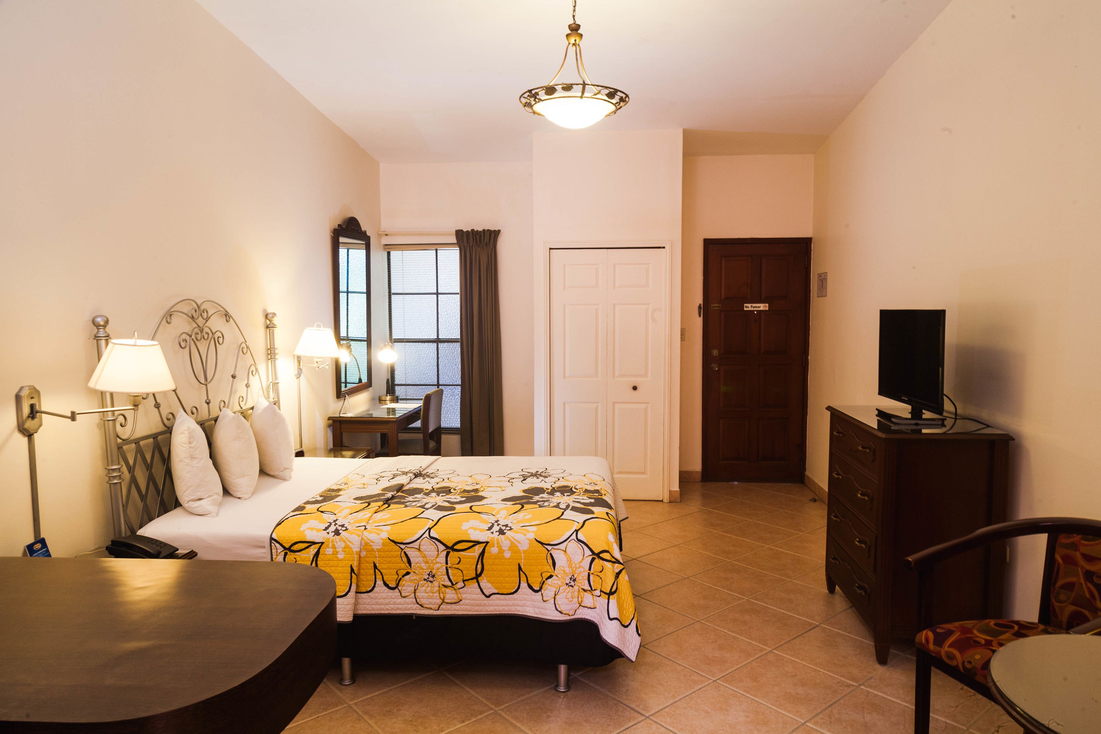 business studio, 1 queen bed | in-room safe, individually furnished, desk, iron/ironing board