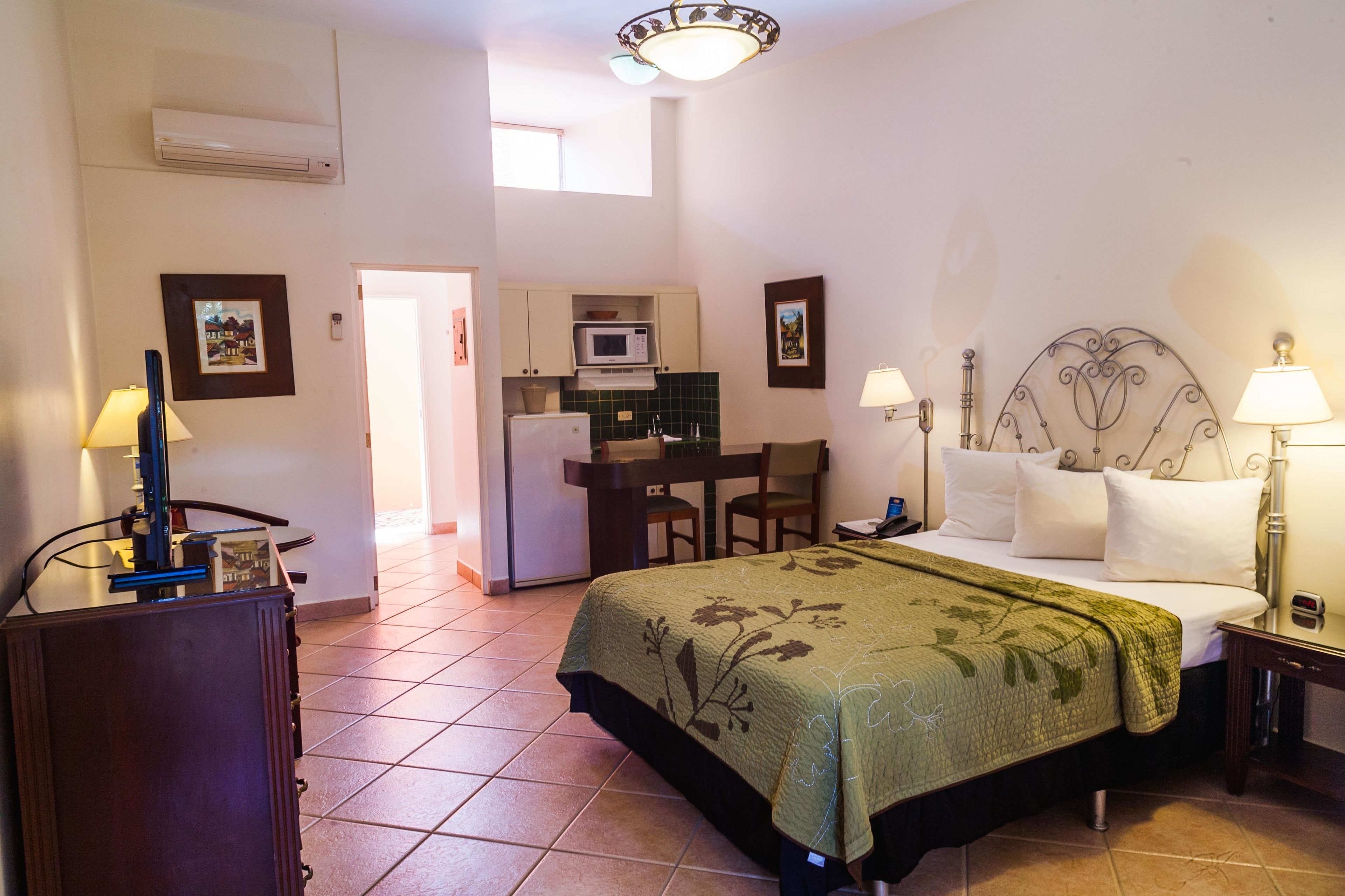 business studio, 1 queen bed | in-room safe, individually furnished, desk, iron/ironing board