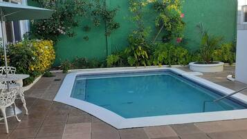 Kolam renang outdoor