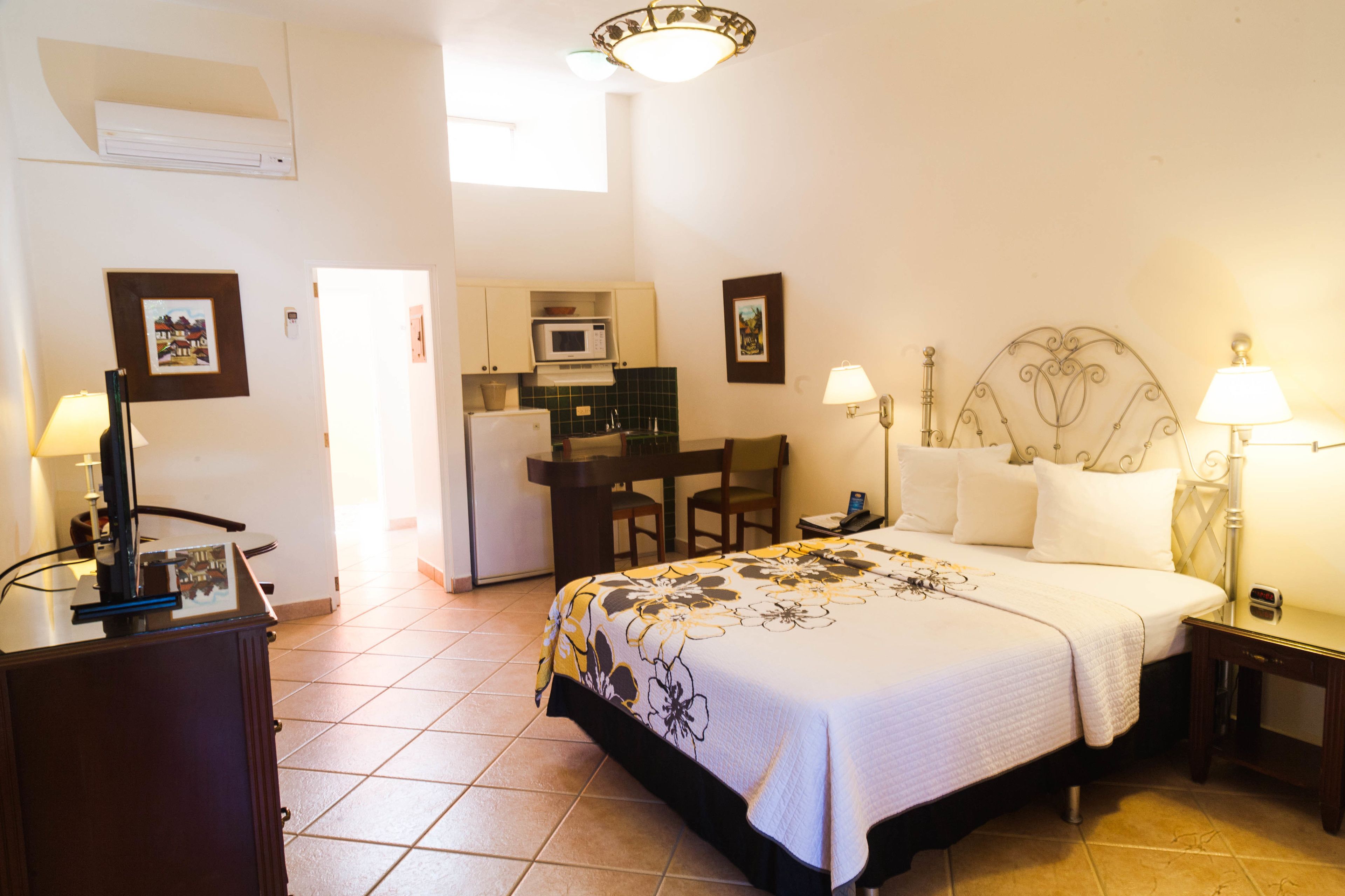 business studio, 1 queen bed | in-room safe, individually furnished, desk, iron/ironing board