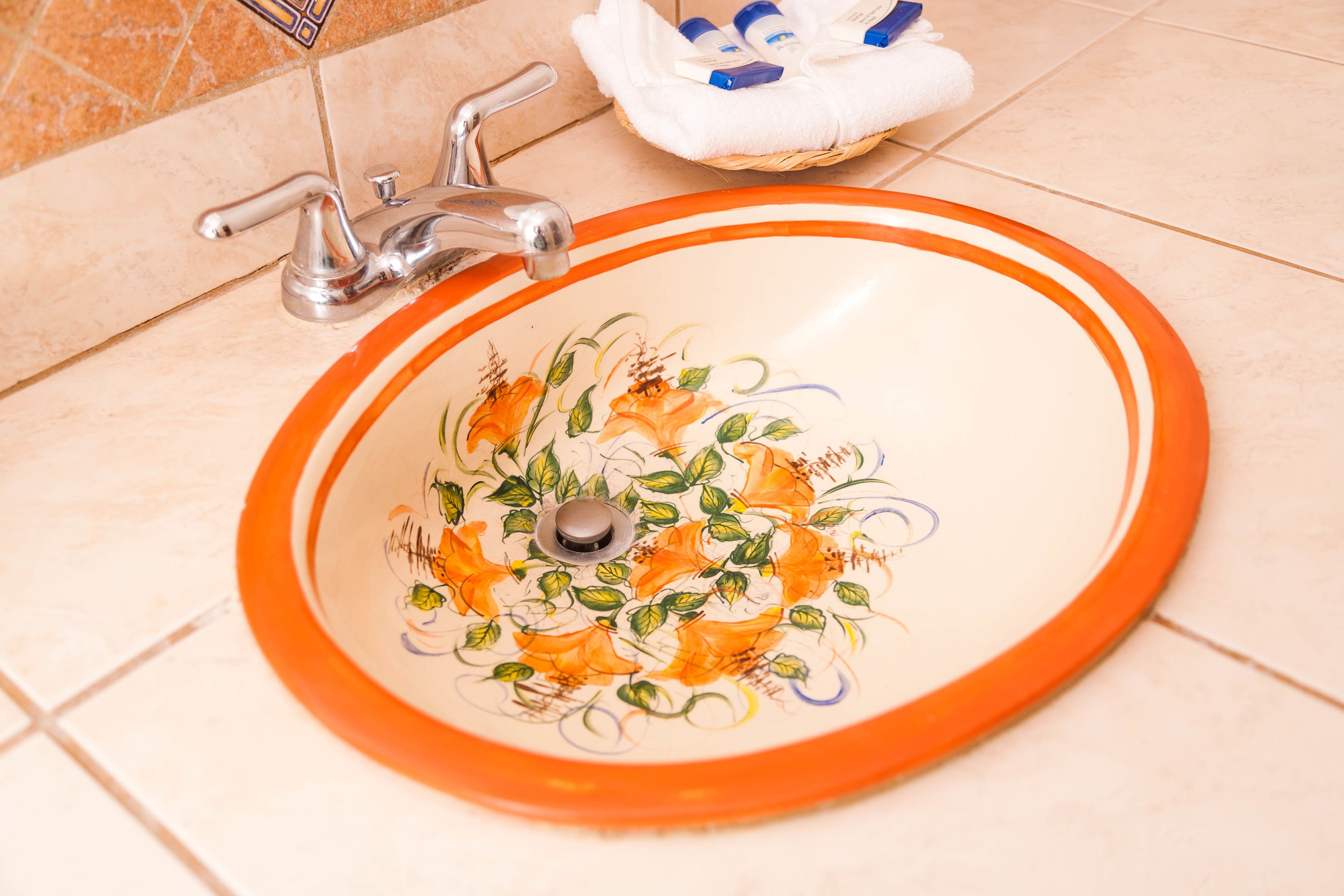 standard double room | bathroom sink