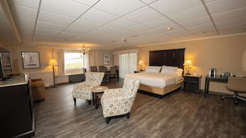 Executive Suite, 1 King Bed, Non Smoking | Desk, iron/ironing board, free cribs/infant beds, free WiFi