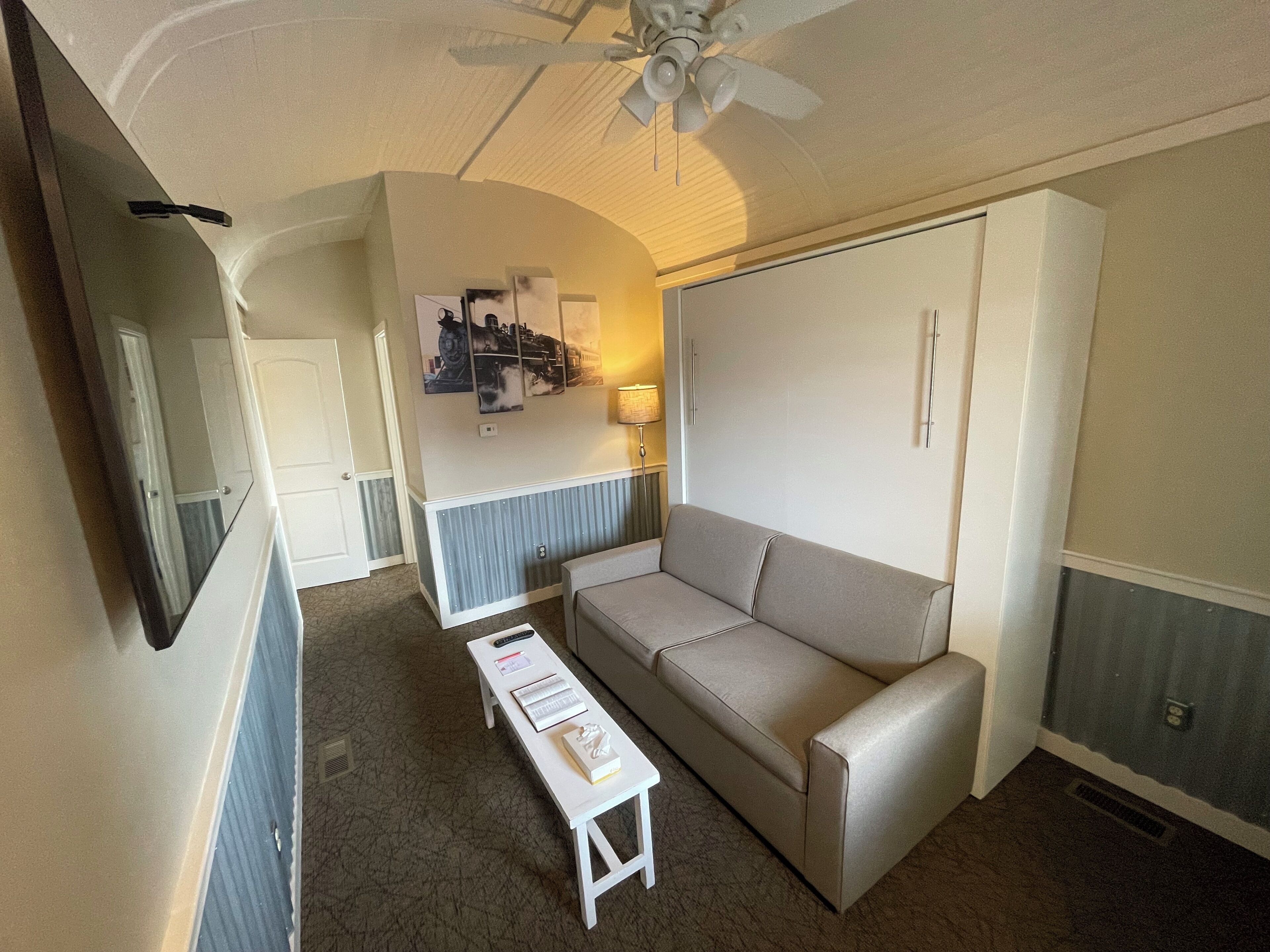 Mail Car, 2 Queen Beds