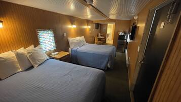 Decoración personalizada, muebles diferentes, cortinas blackout y cunas