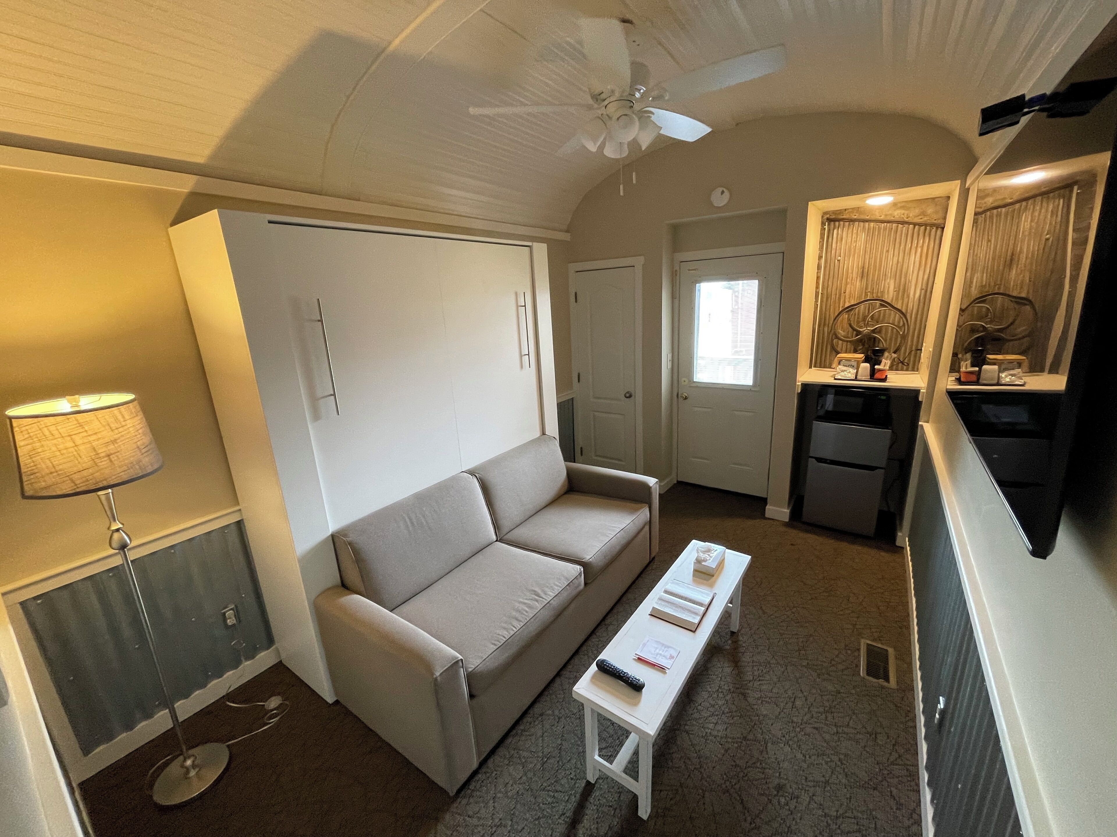 Mail Car, 2 Queen Beds | Individually decorated, individually furnished, blackout drapes