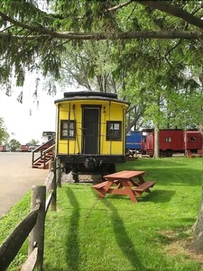 Exterior - Red Caboose Motel (Ronks)