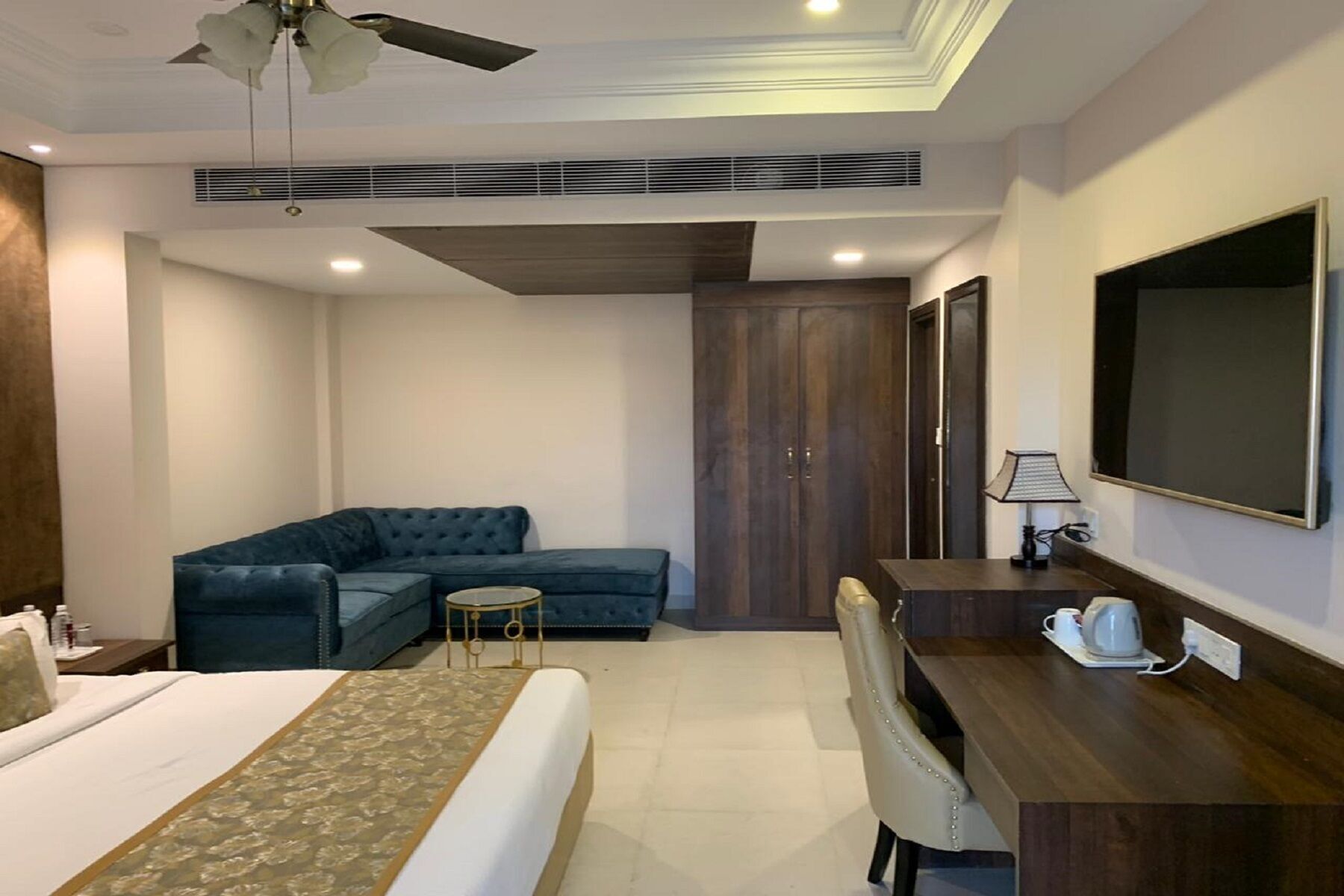 Minibar, Schreibtisch, laptopgeeigneter Arbeitsplatz