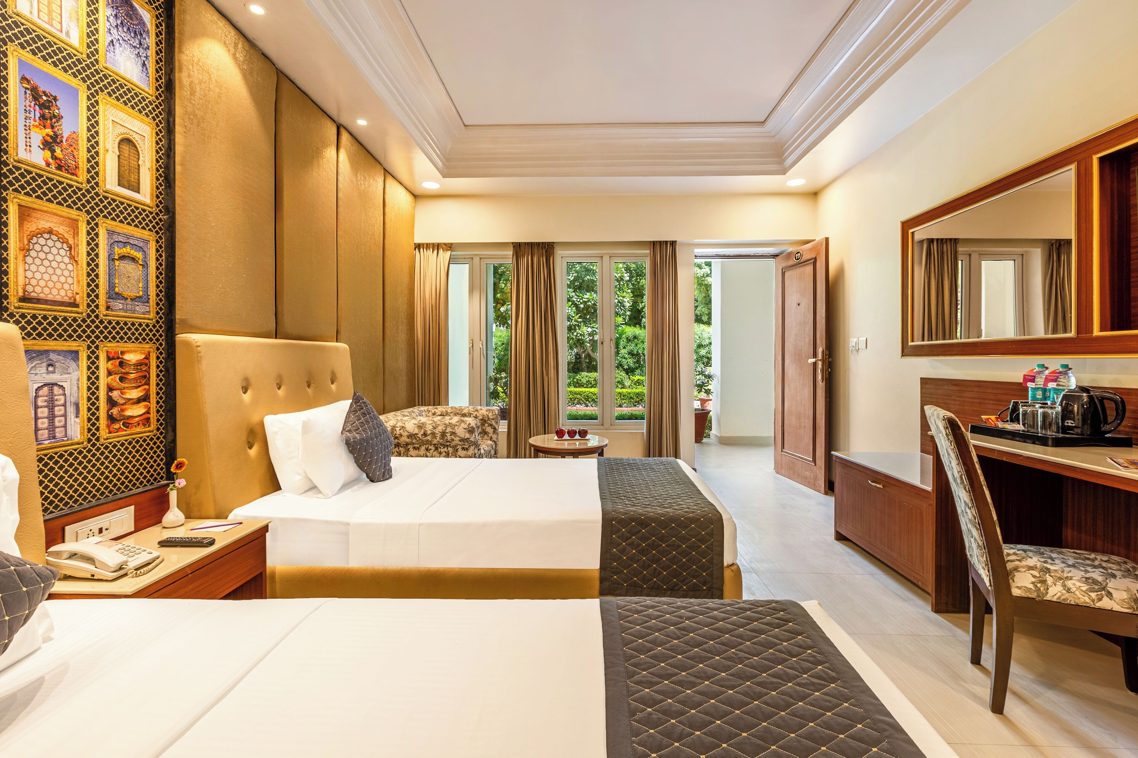 Classic Twin | Minibaari, työpöytä, kannettavalle tietokoneelle sopiva työtila