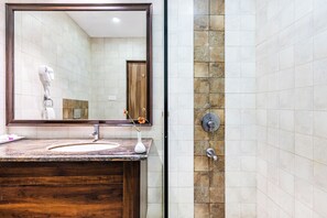 Junior Suite | Bathroom | Shower, free toiletries, hair dryer, towels - Sterling Amargarh Jodhpur (Luni)
